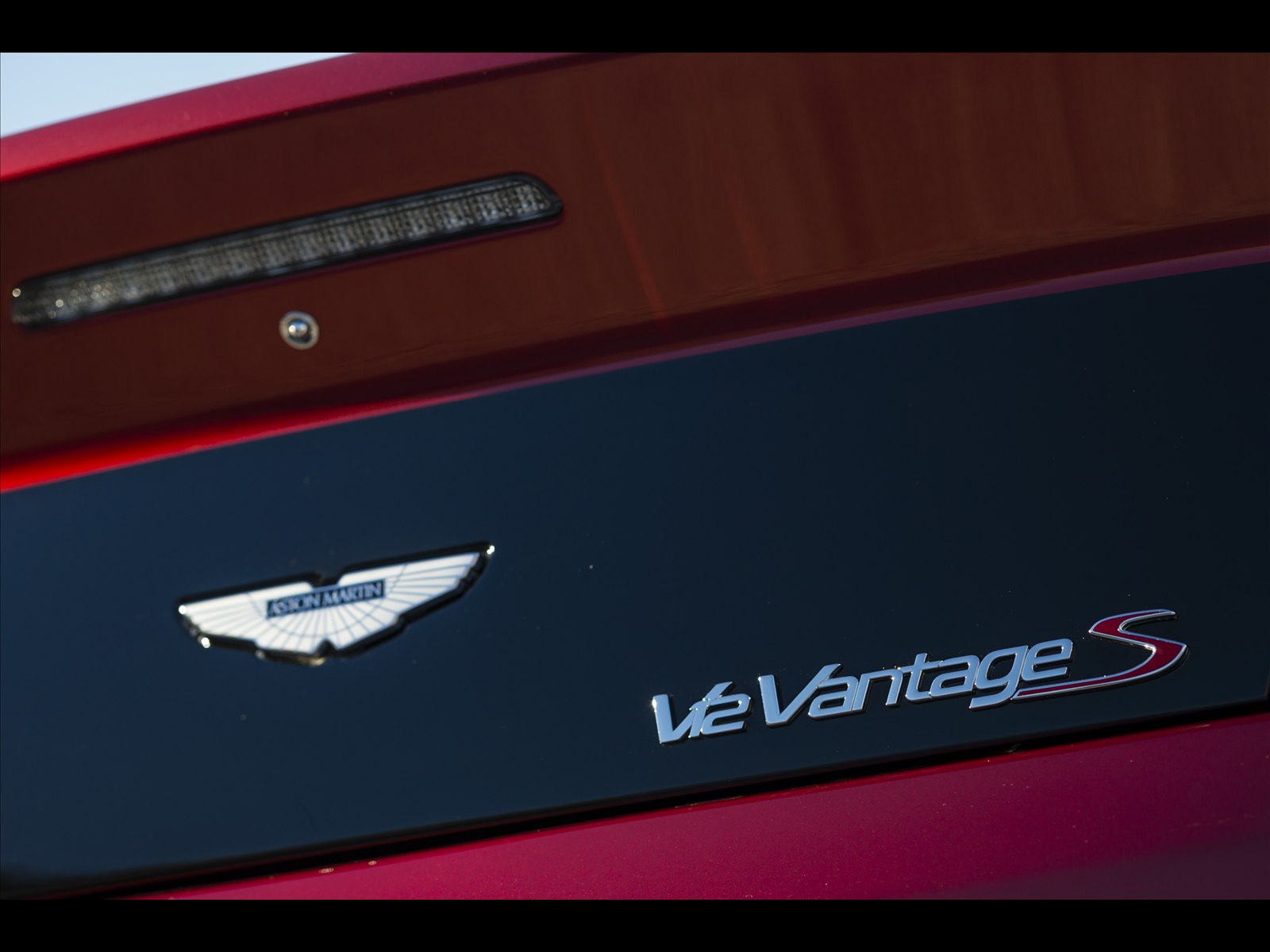 Aston Martin V12 Vantage S 2014